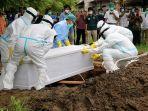 proses-pemakaman-jenazah-dokter-imay-indra.jpg