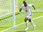 raheem-strerling-raheem-strerling-ke-gawang-ceko-cukup-membawa-timnas-inggris.jpg
