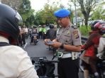 razia-kelengkapan-tribun_20170228_181342.jpg<pf>razia-polisi_20170228_060329.jpg