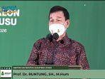 rektor-usu-runtung-sitepu-saat-memberikan-kata-sambutan.jpg