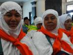 saniah-65-kedua-dari-kiri-jamaqah-haji-aceh-tribun_20160810_195013.jpg