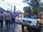 satu-unit-mobil-polisi-dibakar-massa-di-jalan-sekip-kota-medan-kamis-8102020.jpg