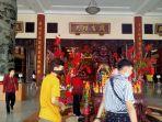 sembahyang-vihara.jpg
