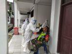 seorang-prajurit-tni-mengikuti-swab-tes-di-rumah-singgah-otg-jalan-sisingamangaraja.jpg