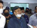 soekirman-dan-ryan-keluar-dari-kantor-kpu.jpg