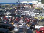 suasana-antrean-kendaraan-menuju-kapal-di-pelabuhan-merak-banten.jpg