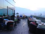 suasana-rooftop-lantai-27-di-grand-swissbel-hotel-medan_20170615_144733.jpg