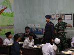 tentara-dan-brimob-bagi-berkah-di-panti.jpg