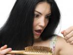 tidak-sedikit-wanita-yang-mengalami-masalah-rambut-rontok.jpg