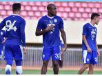 transfer-pemain-liga-1-2020-inilah-pemain-pertama-yang-resmi-direkrut-persib-bandung.jpg