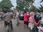 warga-blokir-jalan-karena-rusak-tak-diperbaiki.jpg