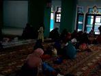 warga-purba-julu-mengungsi-di-masjid-agung-nur-ala-nur.jpg