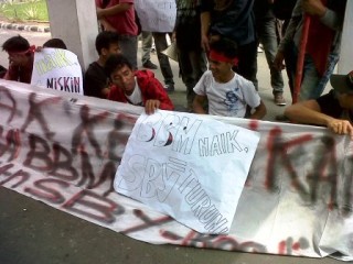 Hadapi Demo, Wakil Ketua DPRD Siantar Bingung - IMG01189-20120322-1049.jpg