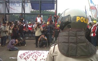 Lima Demonstran Ditangkap dari Sekitar Fly Over Senayan - Aksi-mahasiswa-menolak-kenaikan-harga-BBM-di-DPR.jpg