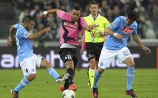 Fabio Quagliarella Perpanjang Kontrak di Juventus - Fabio-Quagliarella-digencet-dua-lawan.jpg