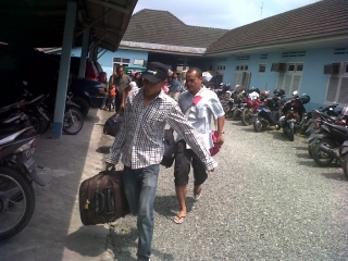 Massa Lempari Penumpang Yang Menuju Bandara Polonia - bandara_3.jpg