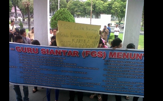 Hari ini Aksi Guru Siantar ke 14 Kalinya - guru_siantar_ww.jpg