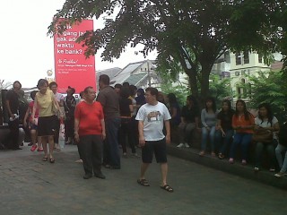 Foto Suasana Pasca Gempa di Sun Plaza - rizal.jpg