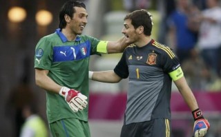 Iker Casillas: Gianluigi Buffon Contoh Kiper yang Baik - Casillasbuffon.jpg