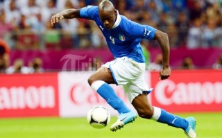 Mario Balotelli Sesumbar Cetak 4 Gol ke Gawang Spanyol - balotelli_12.jpg