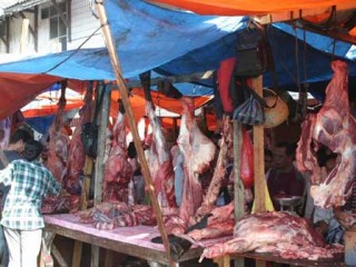 Jelang Ramadhan Pedagang Musiman Berhamburan - daging.jpg