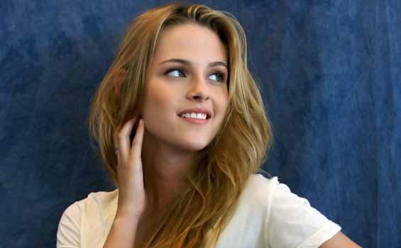 Dukungan Fans Membuat Kristen Stewart Bisa Tersenyum - Senyum-Kristen-Stewart.jpg