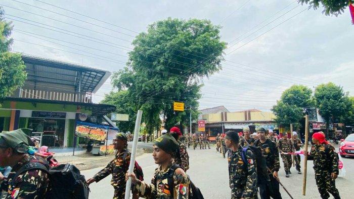Pimpin Pelepasan Long March Pembaretan 3.221 Banser Kabupaten Tegal, Ini Pesan Gus Sholah