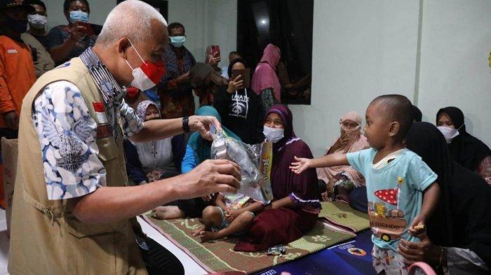 Ganjar ke Lokasi Banjir di Purworejo, Kebumen dan Banyumas, Pastikan Pengungsi Ribuan Tertangani
