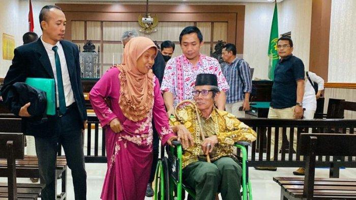 Sueb Lansia Tunanetra Datangi Sidang Praperadilan Pakai Kursi Roda, Polres Tegal Bilang Begini