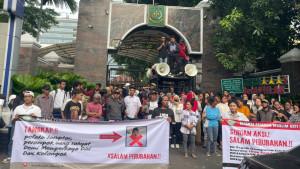 aksi-massa-di-kejagung-tuntut-tangkap-gus-yazid.jpg
