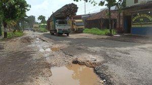 ruas-jalan-raya-blora-kunduran-rusak-parah-jalan-rusak-blora1.jpg