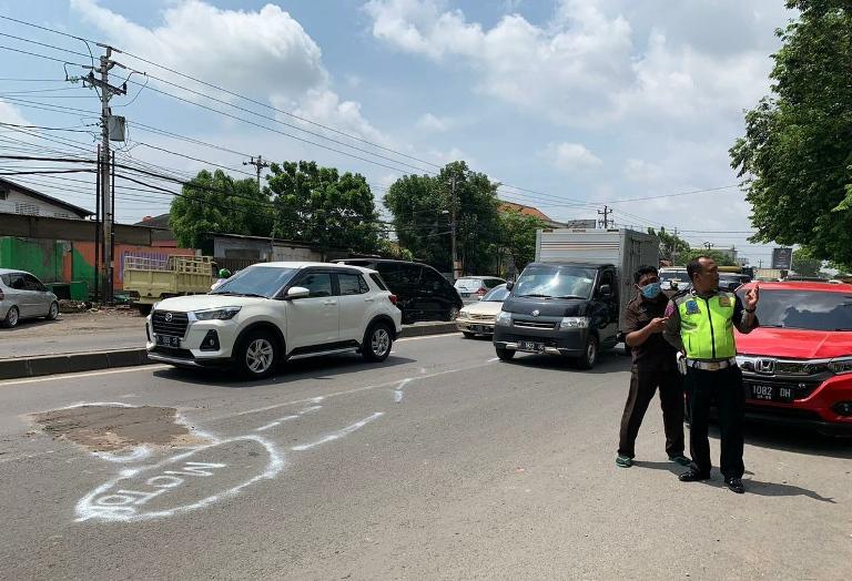 Tersenggol Bus Pariwisata saat Berkendara, Perempuan Asal Demak Terjerembab dari Motor Mio