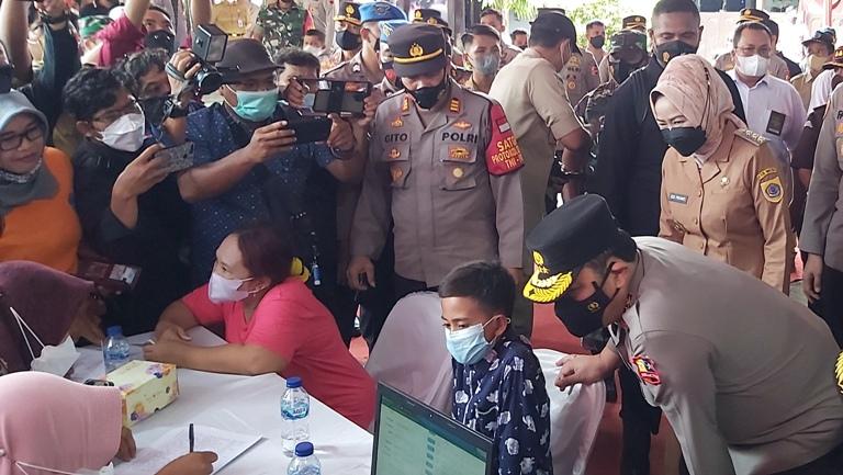 Wakapolri Komjen Gatot Tinjauan Vaksinasi di Brebes, Imbau Daerah Tidak Euforia