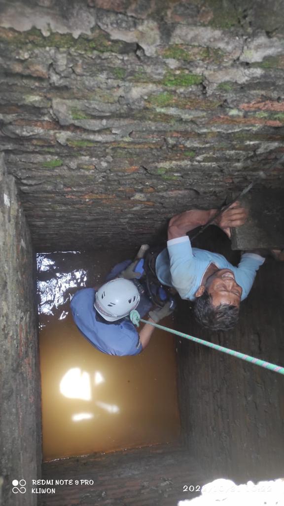 Terpleset Saat Mengambil Ember, Sumarmo Dievakuasi 13 Personel Dari Dalam Sumur