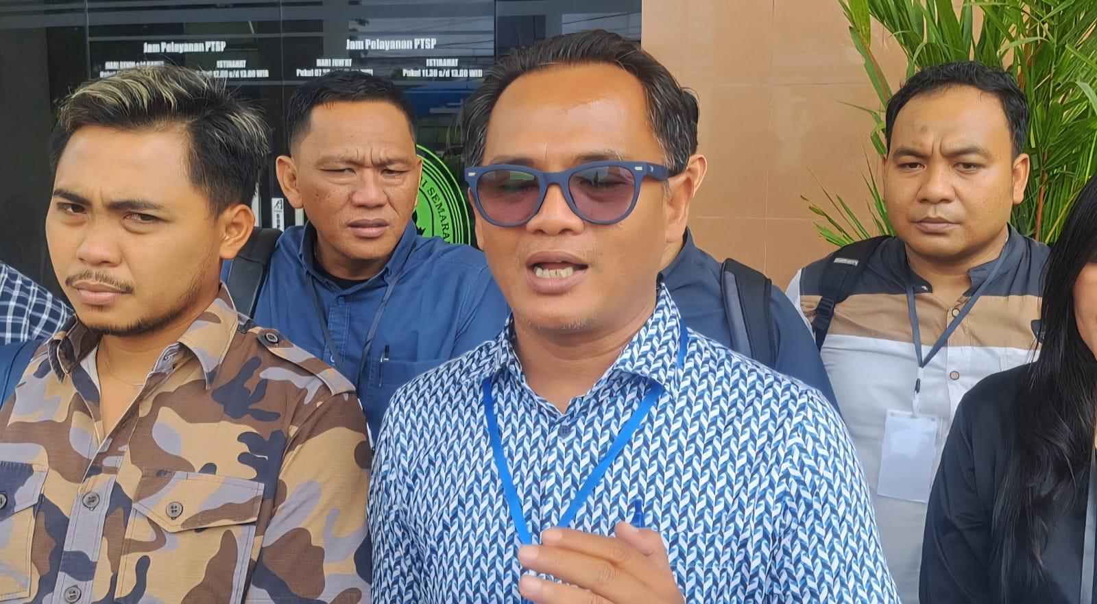 BERI-KETERANGAN-Kuasa-hukum-advokat-Dwi-Aprianto-Bagas-Warsito.jpg