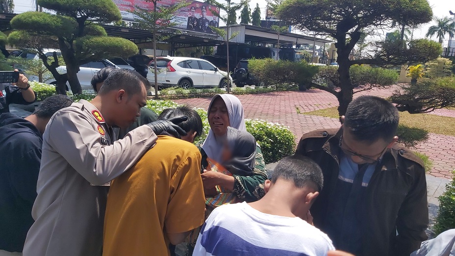 Dipertemukan dengan Ortu di Polres Tegal, Ini yang Dilakukan 8 Pemuda Tawuran Bersenjata Celurit