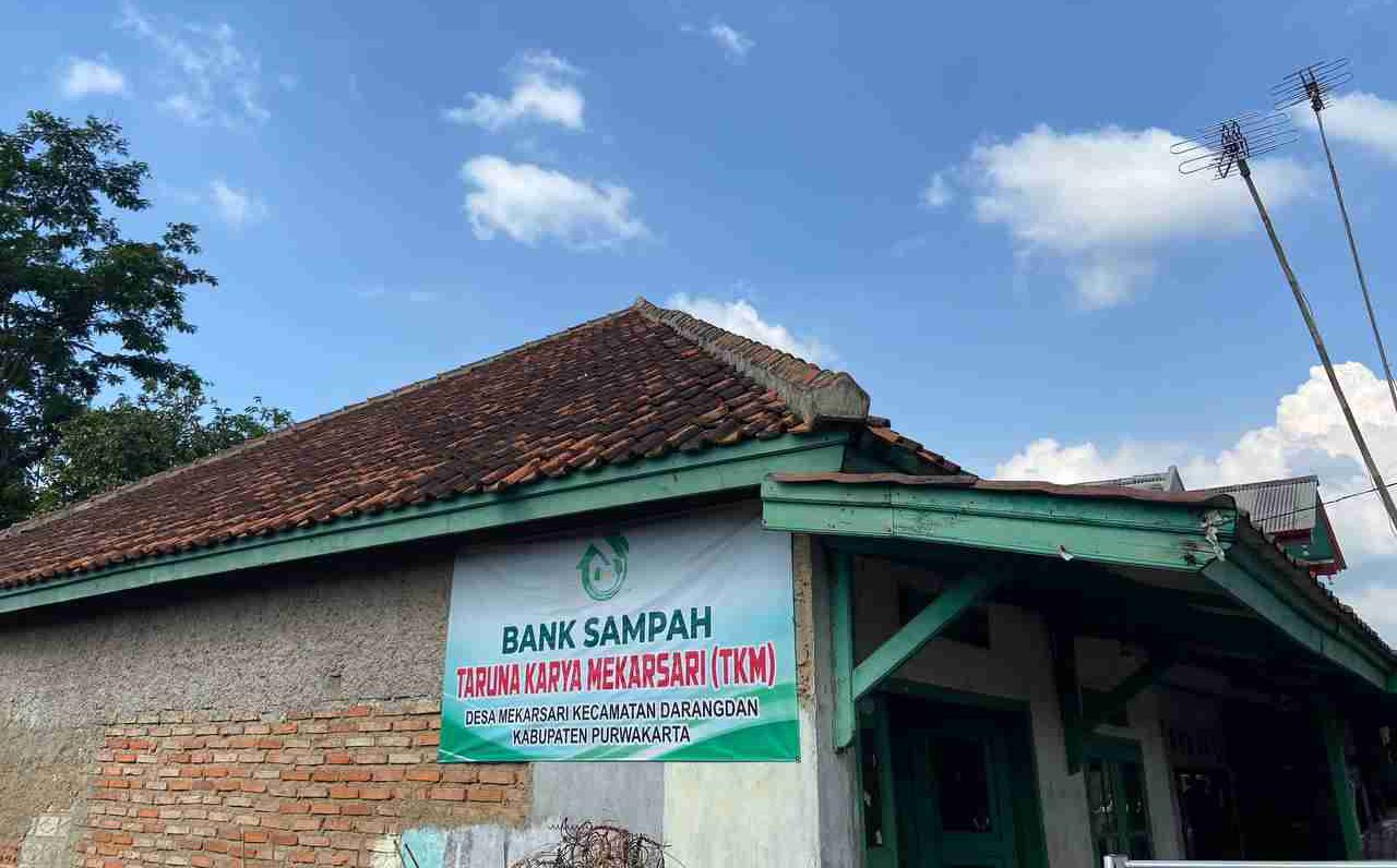 Bank-Sampah-Taruna-Karya-Mekarsari-TKM-yang-berada-di-Desa-Mekarsari.jpg