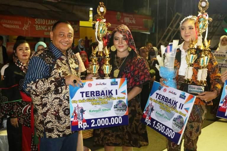 Angkat Produk Sarung Goyor, Dekranasda Kota Tegal Ajak Olah Jadi Item Fashionable