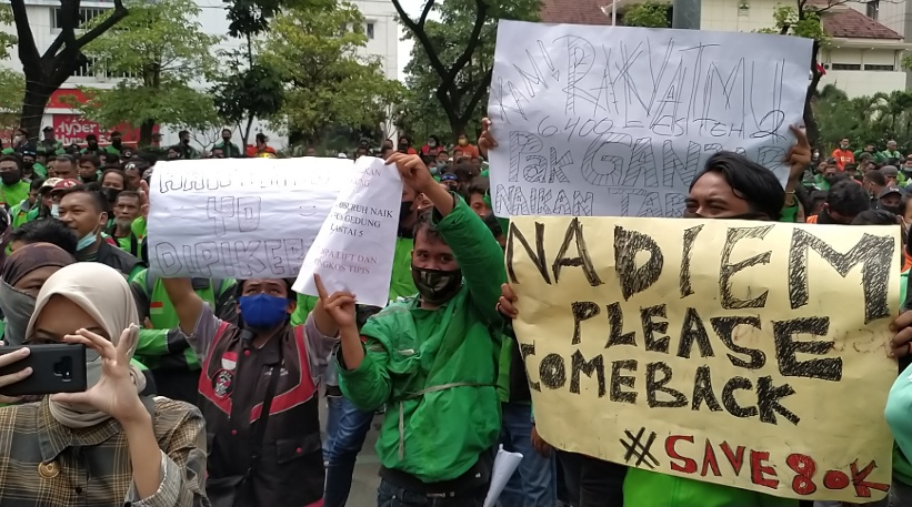Driver-Online-Bergerak-Jawa-Tengah-menggelar-aksi-demonstrasi-di-depan-Kantor-Gubernur-Jawa-Tengah.jpg