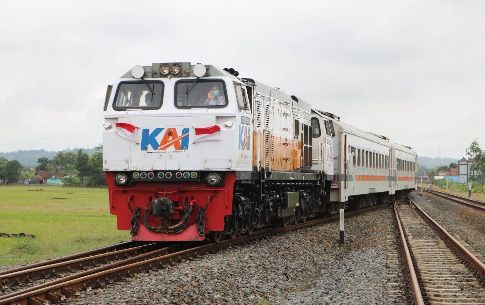Ilustrasi-Kereta-Api-KA-123.jpg