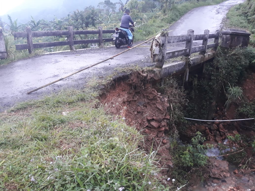 Jembatan-Garung-Terkikis.jpg