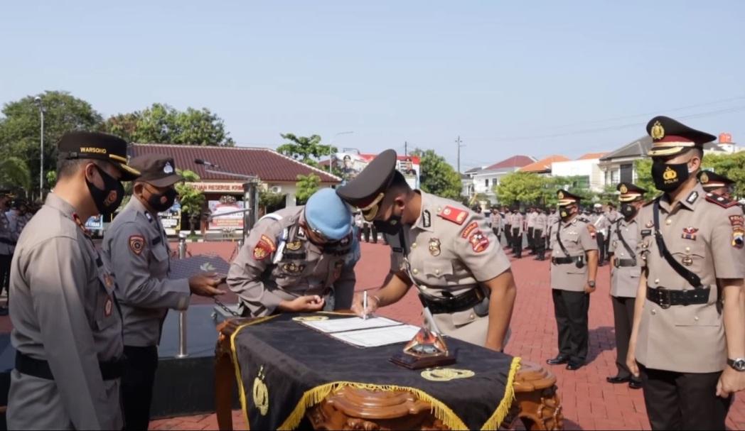 Kapolres-Jepara-AKBP-Warsoni-memimpin-serah-terima-jabatan-di-Mapolres-Jepara.jpg