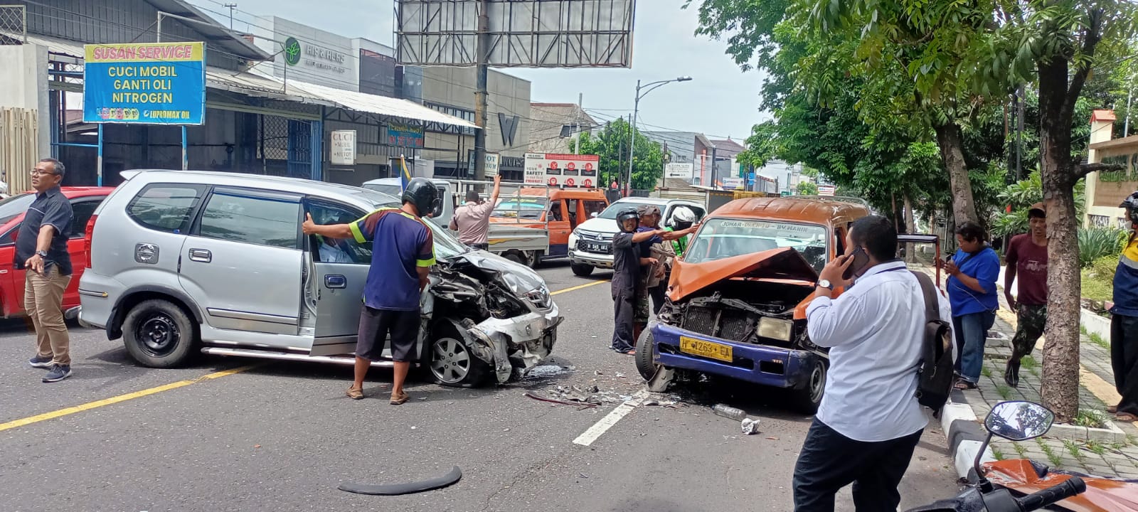 Kronologi Kecelakaan Adu Banteng Yang Libatkan Mobil Angkot di Jalan Dr Wahidin Kota Semarang