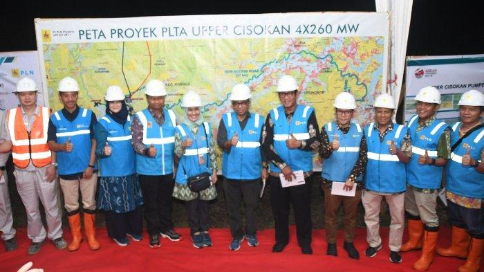 Komitmen-Sediakan-Energi-Bersih-Komisaris-dan-Direksi-PLN-Tinjau-Langsung-Proyekfdst54e54t.jpg