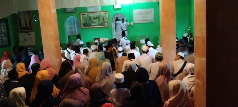 Habib Nauval Ajak Jemaah Mengingat Jasa Ulama Melalui Ziarah Syawalan Semarang