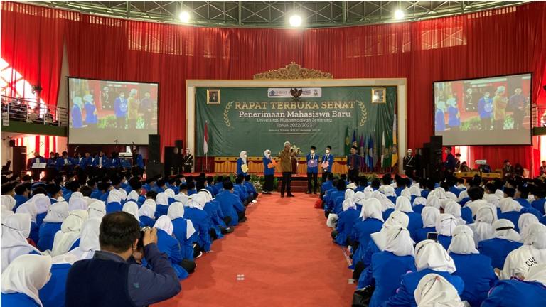 Gubernur Ganjar Pranowo Ajak Mahasiswa Baru Unimus Semarang Aksi Nyata Pendampingan Warga