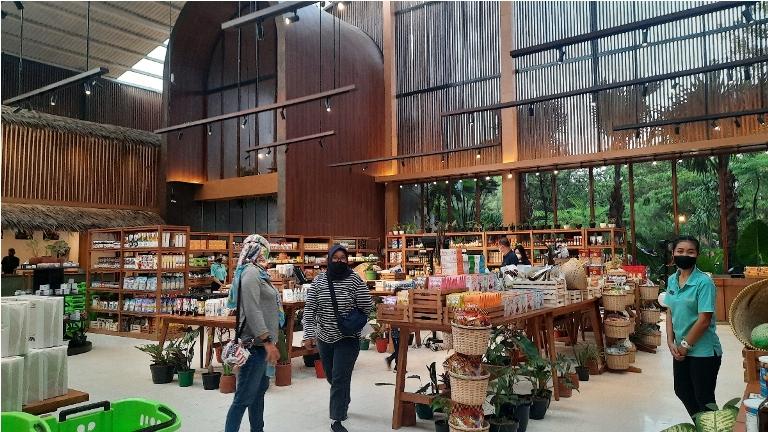 Openaire, Tempat Nongkrong Baru di Marina Semarang dengan Konsep Suasana Alam