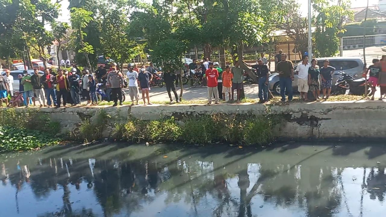 Pemuda DItemukan Tewas Mengambang di Anak Sungai Banjir Kanal Barat Semarang, Ini Barang Bawaannya