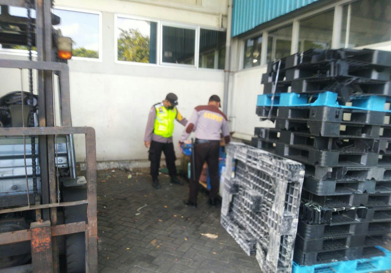 Anggota Polsek Mijen Pengamanan Obyek Vital Perusahaan Selama Libur Idulfitri