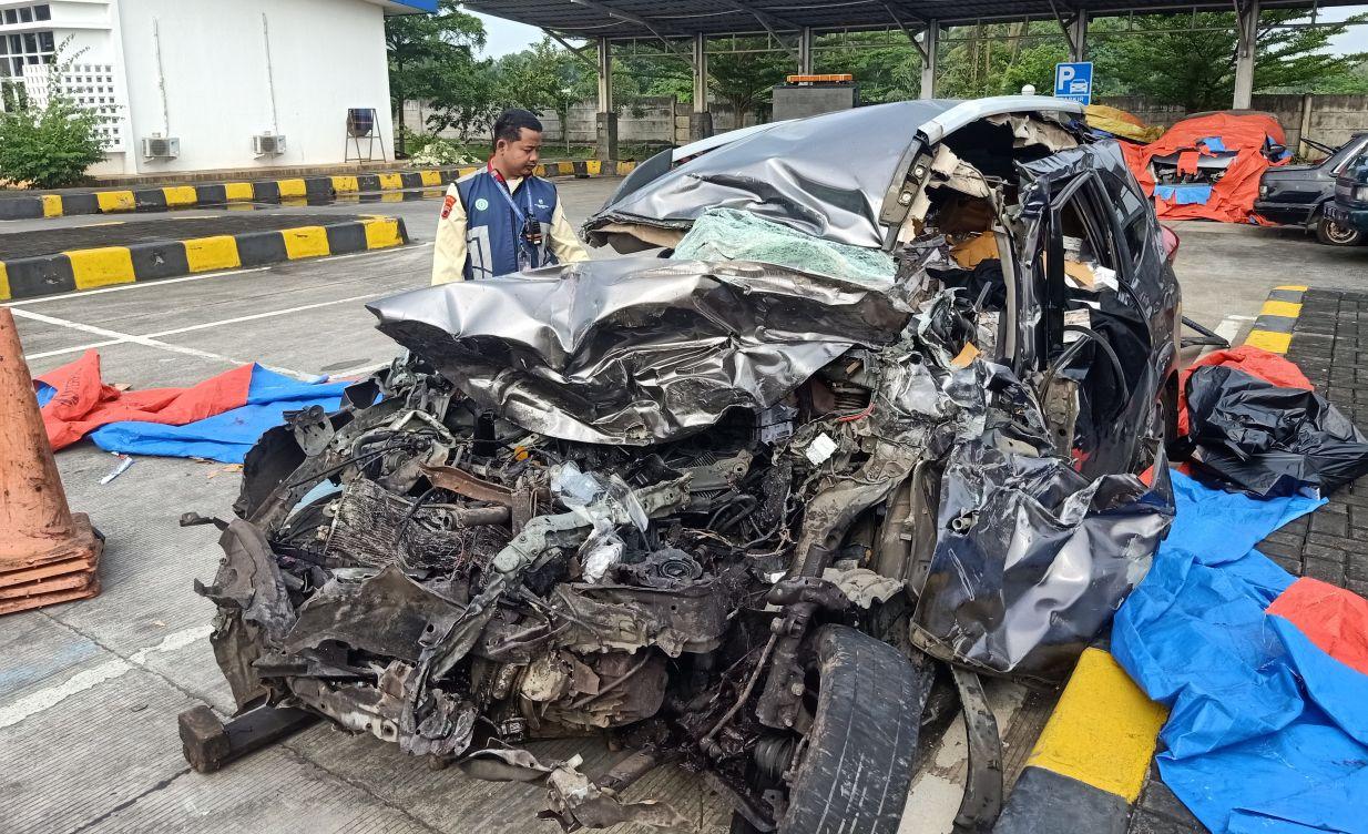 RINGSEK-PARAH-kecelakaan-tol-pekalongan.jpg